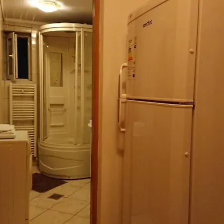 Queen Ambassade De France Бухарест