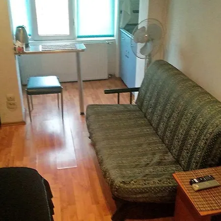 Queen Ambassade De France Бухарест