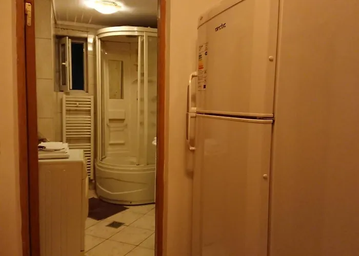 Queen Ambassade De France Бухарест